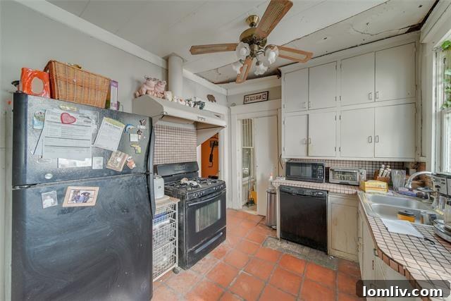 Master bedroom with access to a terrace in 3142 College Avenue