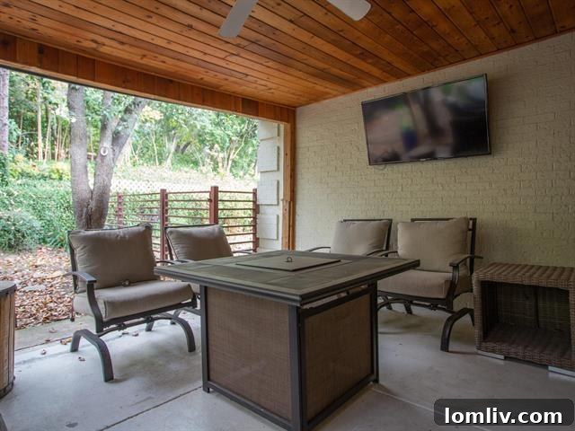 Spacious backyard with mature trees and ample green space in Ridgmar, Fort Worth