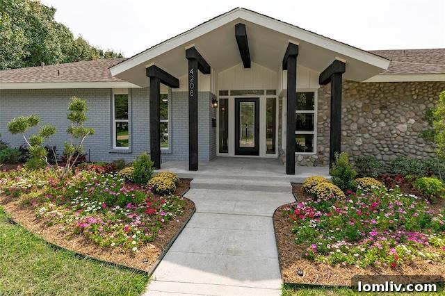 Stunning remodeled ranch home in Dallas's Hockaday Manor with modern upgrades.