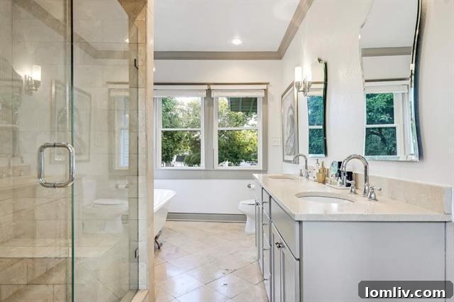 Munger Place: High Style, Smart Buys 13 64254a85c3e45b9864172bba2d1f96ccl-m1245935961od-w1024_h768