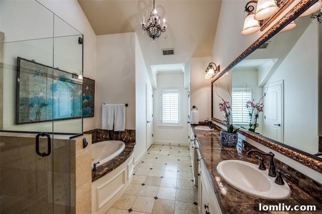 Luxury Dallas Townhome - Community Pool