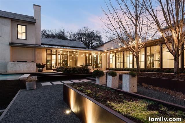 Bluffview's Timeless Transitional: Where Custom Architecture Defines Enduring Value 19 Cherokee-Trail-1