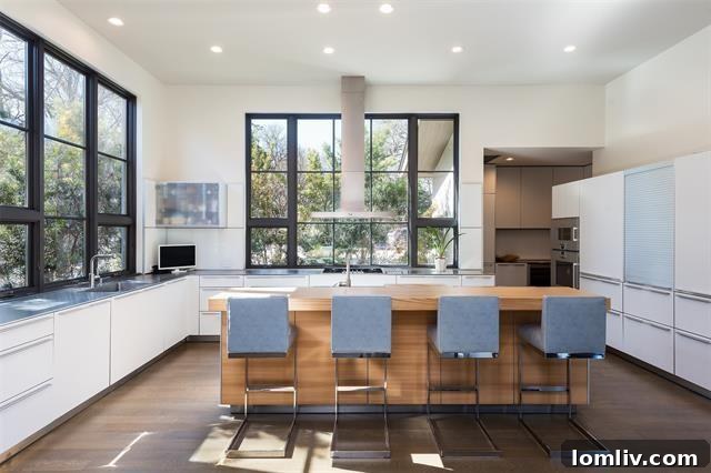 Bluffview's Timeless Transitional: Where Custom Architecture Defines Enduring Value 8 4722-Cherokee-Trail-6