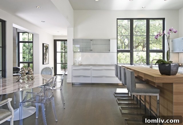 Bluffview's Timeless Transitional: Where Custom Architecture Defines Enduring Value 9 4722-Cherokee-Trail-6