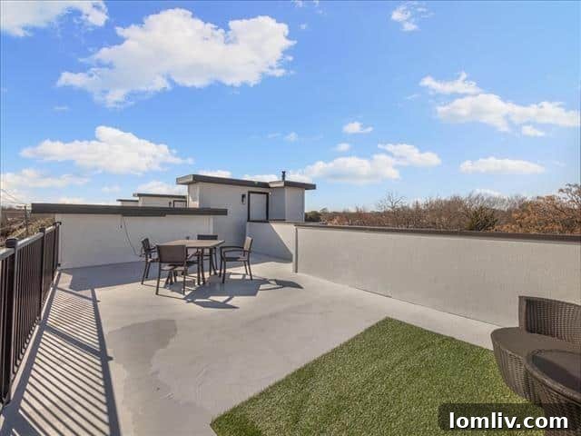 Modern North Oak Cliff new construction home with an inviting facade, promising urban luxury.