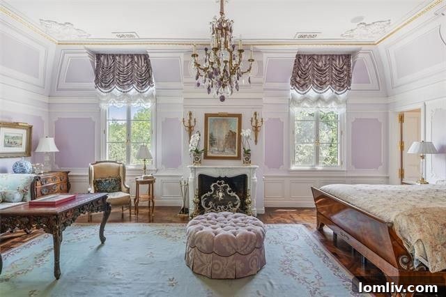 Cozy and elegantly furnished breakfast nook or informal dining area within the luxury townhouse