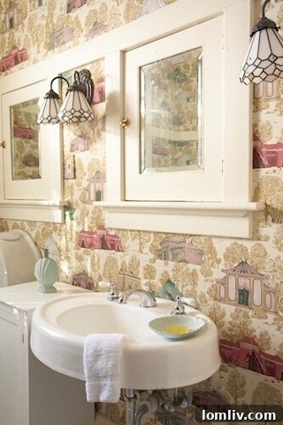 Luxurious Bathroom Interior, Daisy Polk Inn