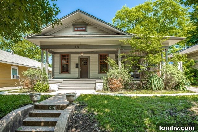 Discover the Timeless Elegance of 214 N Edgefield in Historic Winnetka Heights Dallas
