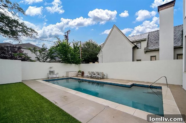 Highland Park: A Concrete and Glass Engineering Masterpiece 11 3610-Lindenwood