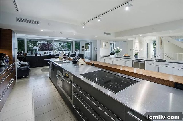 Highland Park: A Concrete and Glass Engineering Masterpiece 5 3610-Lindenwood