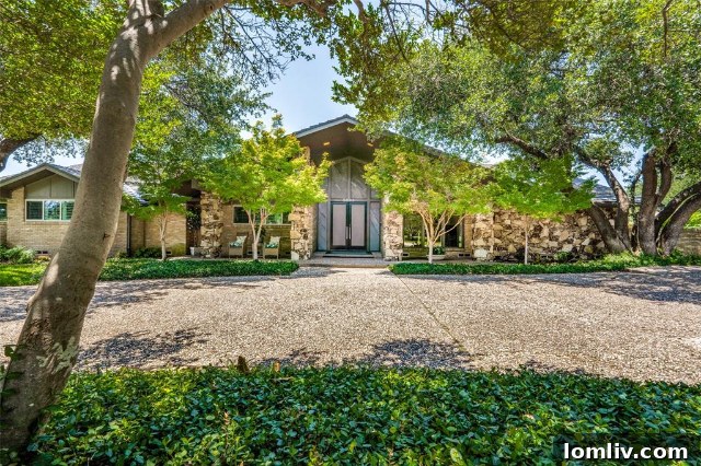 Spacious living area with contemporary design at 5511 Royal Lane
