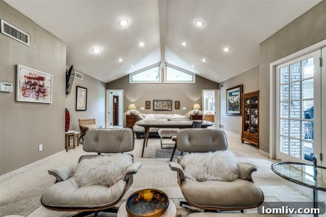 Expansive saltwater pool and outdoor entertaining area at 5511 Royal Lane