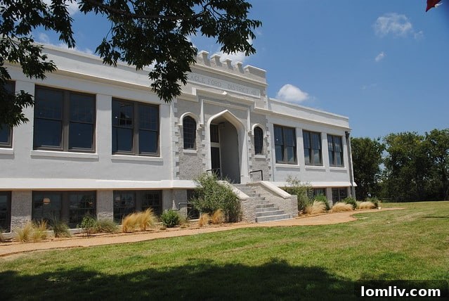 Photo of Eagle Ford School