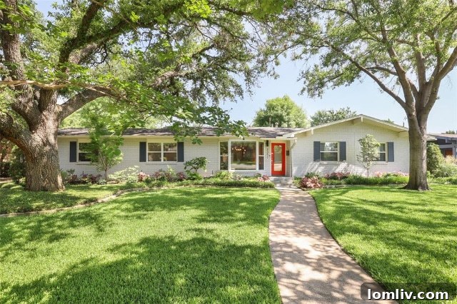 Alan Hamilton of Paragon Realtors Demystifies the Sizzling Market 4 Modern home exterior in Dallas real estate market