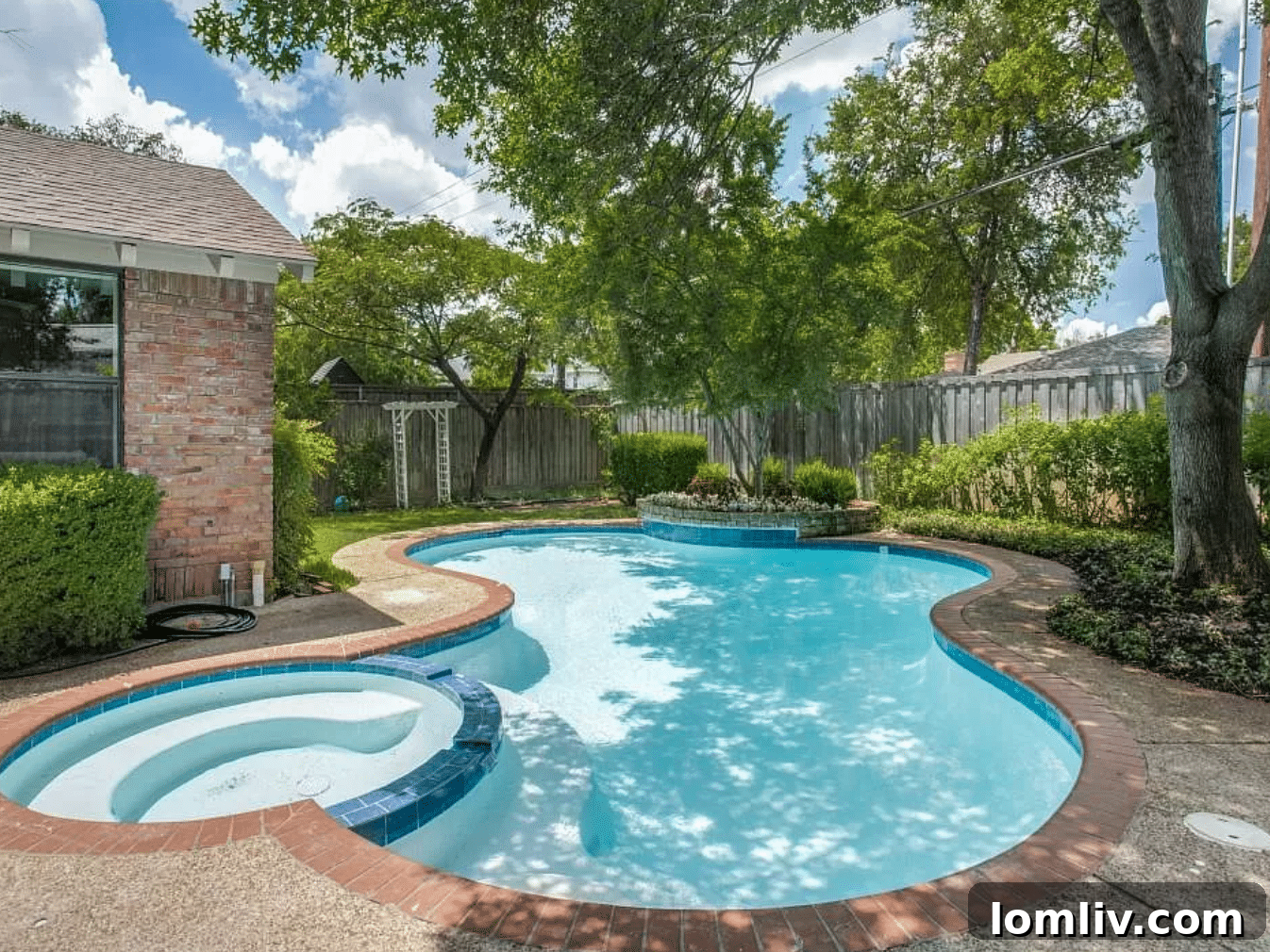 Charming Living Room with Hardwood Floors, 6725 Bob O Link Dr