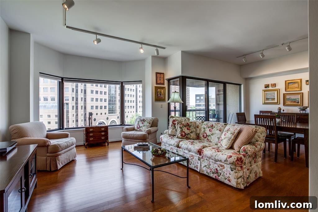 Upscale Uptown Dallas Condo Steal 2 livingroom