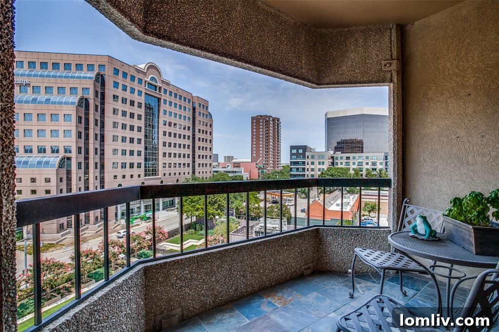 Upscale Uptown Dallas Condo Steal 4 livingroom