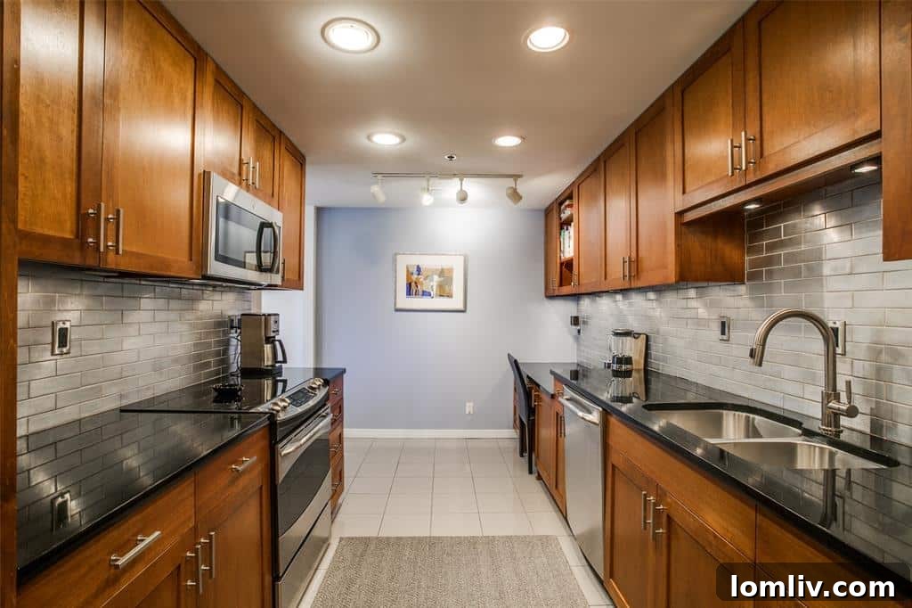 Upscale Uptown Dallas Condo Steal 5 livingroom