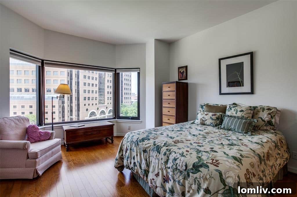 Upscale Uptown Dallas Condo Steal 6 livingroom