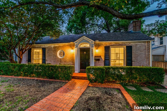 Charming Colonial Cottage Exterior in Highland Park, Dallas