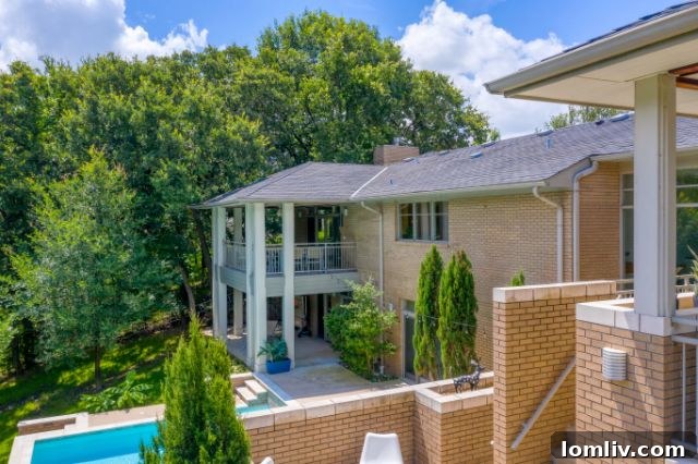 Al Fresco Dining Area by the Pool
