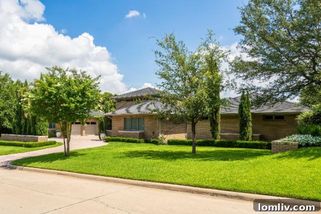 Southlake Luxury Home with Seamless Indoor-Outdoor Flow