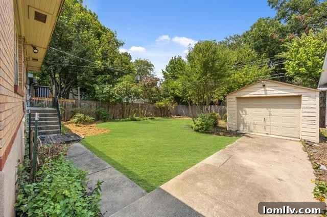 Mistletoe Heights Bungalow Bathroom Details