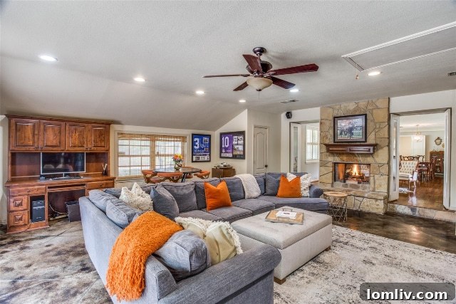 Comfortable and Spacious Casual Family Room, Ideal for Relaxation