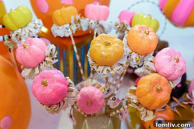 Pink and black Halloween decor, Glitterville style