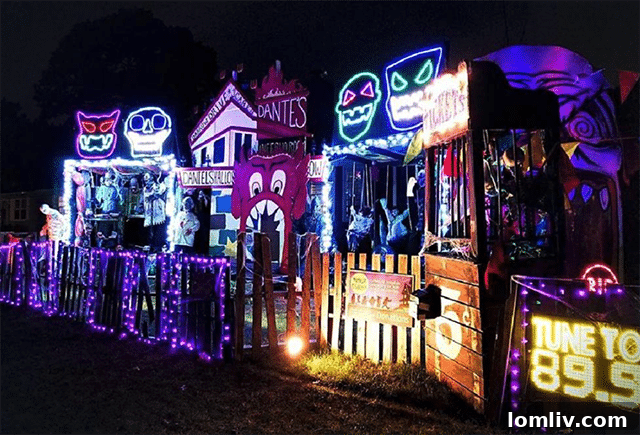Epic Halloween display in Rhode Island, haunted house