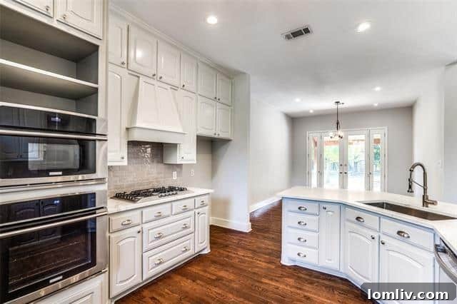 Elegant Entryway and Architecture of a Modern Texas Home