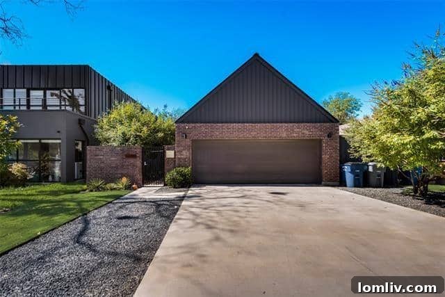Dallas Modern Farmhouse: A Bespoke Masterpiece by Pierce Jordan Development