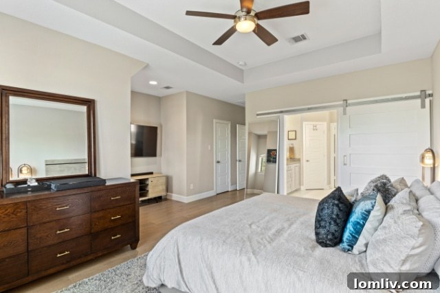 Sophisticated City Living from Your Oak Lawn Townhouse 8 Spacious Living Area with Natural Light