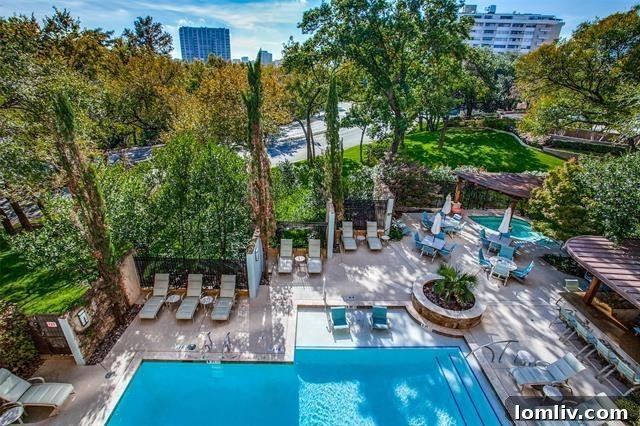 Make Your Grand Entrance: Warrington Luxury Rentals 2 Exterior view of The Warrington luxury high-rise in Turtle Creek, Dallas