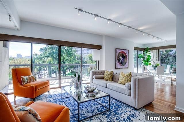 Make Your Grand Entrance: Warrington Luxury Rentals 5 Elegant dining area connecting to outdoor terrace in Dallas luxury condo