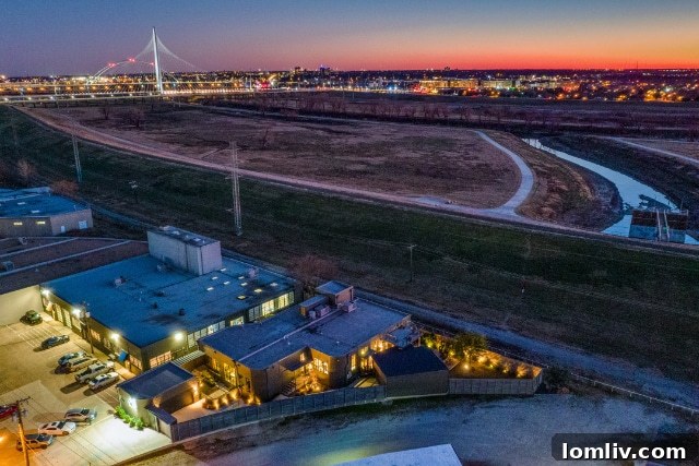 Urban Oasis: Industrial Luxury Retreat 23 Outdoor Living Space Dallas