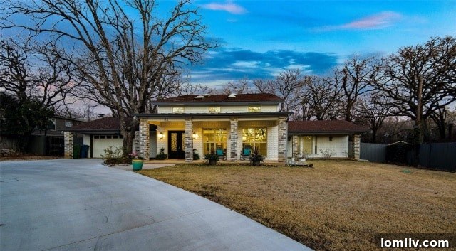 Expansive ranch-style home on nearly an acre in Flower Mound