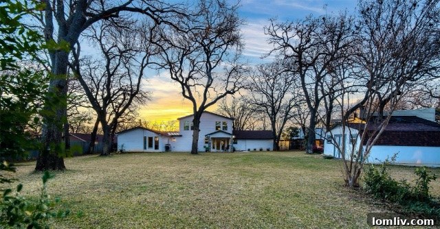 Aerial view of the stunning ranch home and its expansive grounds