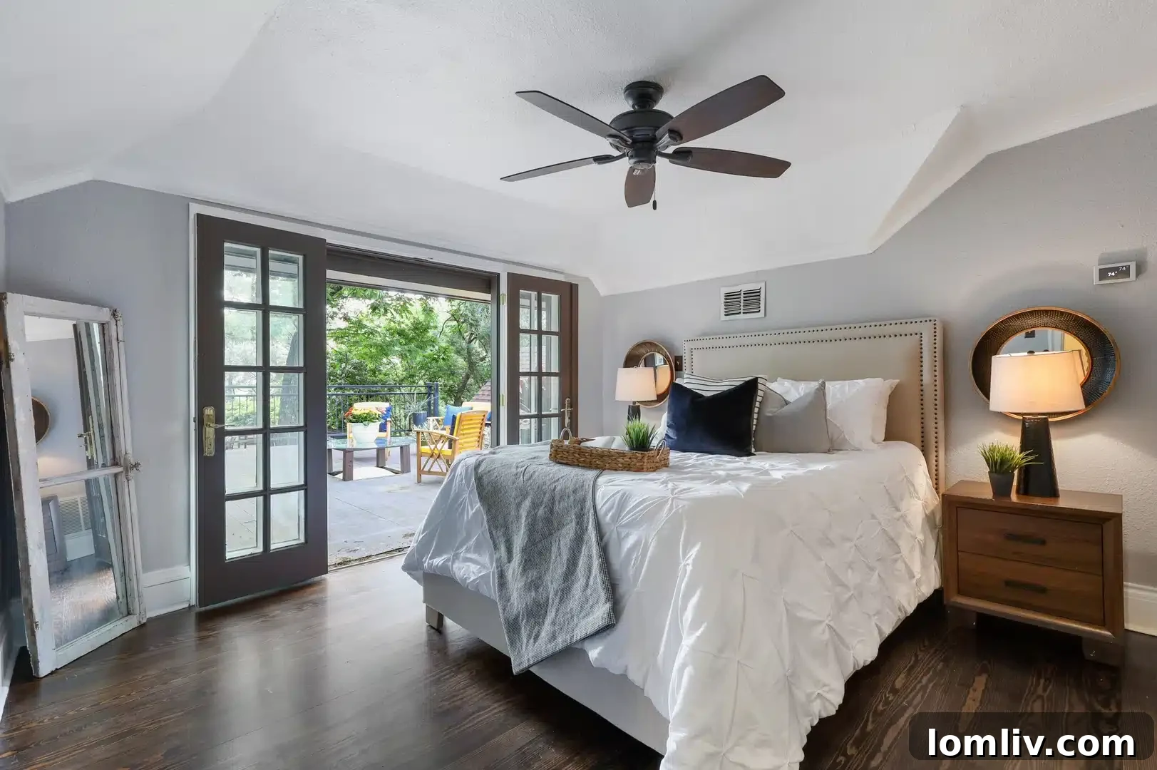 Are These Dallas-Fort Worth's Most Charming Homes? 17 Bright and airy living room with original details in Junius Heights