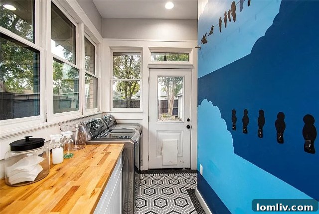 Are These Dallas-Fort Worth's Most Charming Homes? 32 Cozy bedroom with ample space in a historic Dallas residence