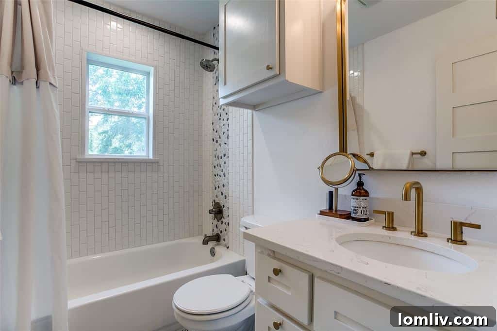 Beautiful Full Bathroom