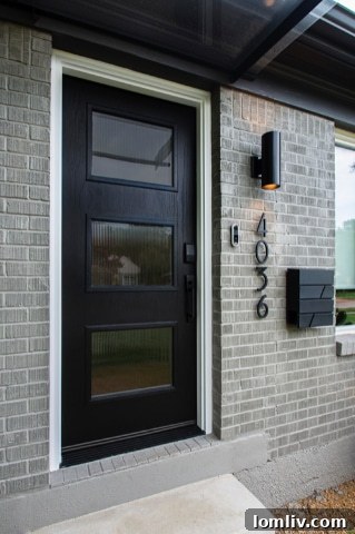 Expert contractor discussing renovation plans with a homeowner
