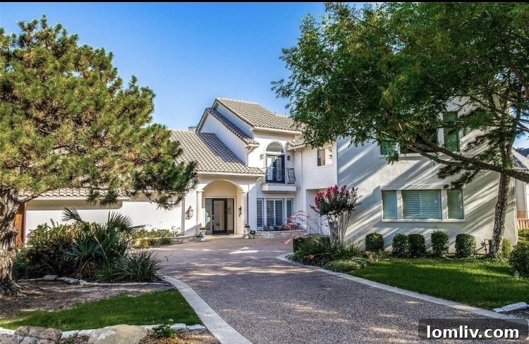 Luxury Dallas Homes with Pools and Outdoor Kitchens