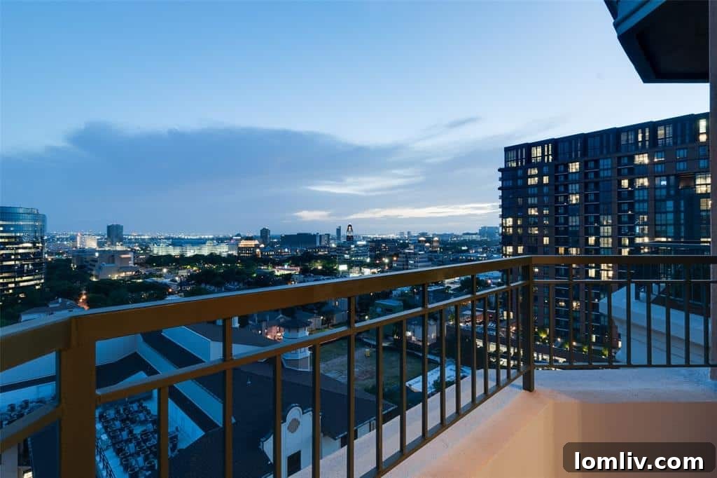 Plaza II Residence: The City's Hottest Urban Liaison 13 Architectural Features and High Ceilings