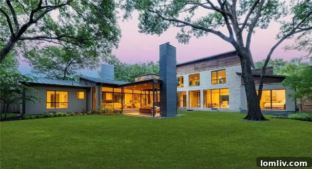 Bentley Tibbs and Mark Siepielas Bluffview Modern: The Art of Subtle Design 11 Bluffview Modern Home - Evening View