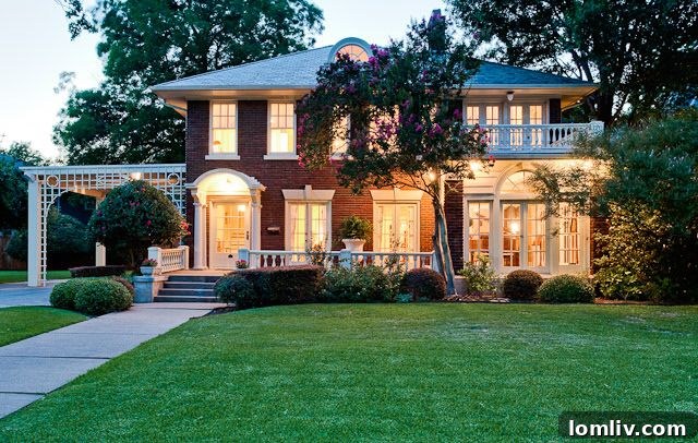 The stately residence at 5521 Swiss Avenue, a prime example of Dallas's historic architecture, stands as a testament to the city's rich past.