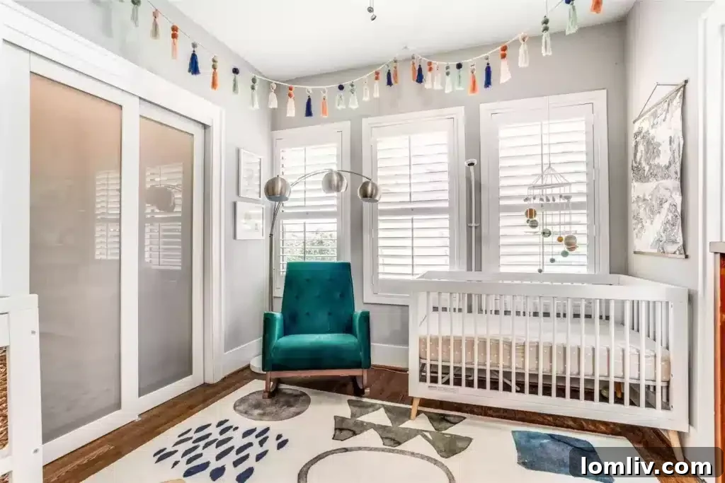 Bright and inviting secondary bedroom with ample space and natural light, offering comfort for family or guests.