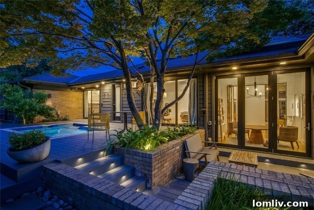 Spacious Living Area with Abundant Natural Light