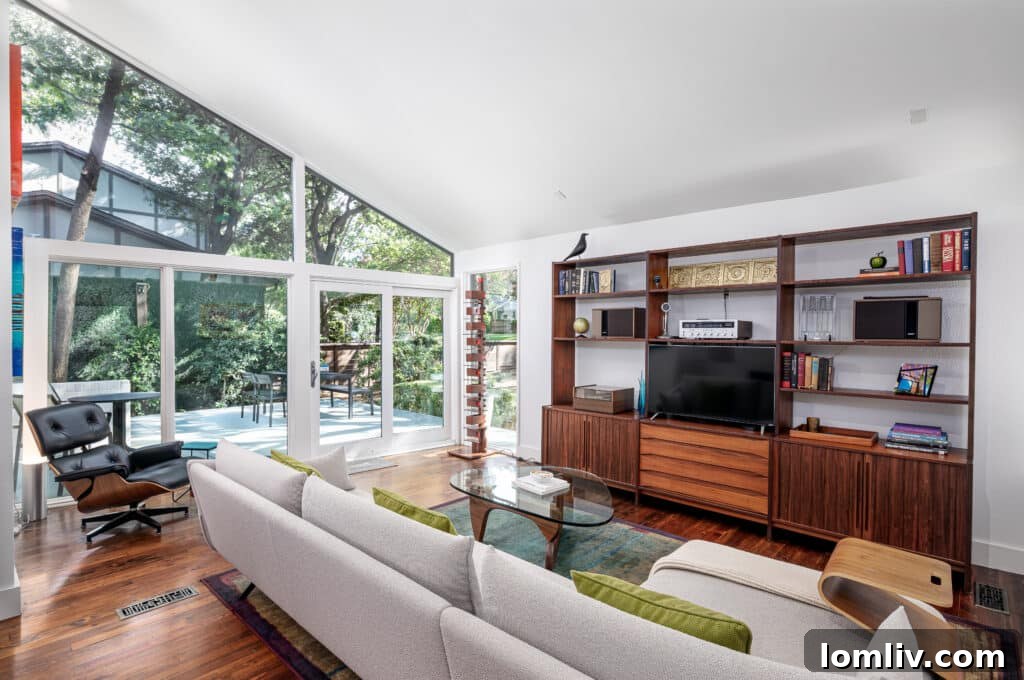 Seamless indoor-outdoor transition in a Midcentury Modern residence