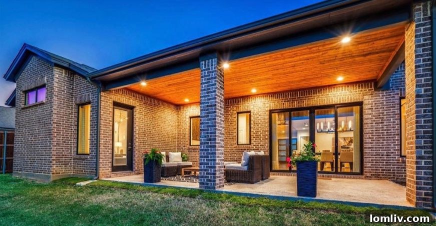 Spacious Grapevine Living Room